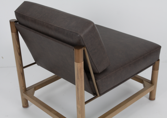 Μοντέρνα σχεδίαση Καρέκλα σαλονιού από μασίφ ξύλο δρυός Κρεβατοκάμαρα ξενοδοχείου με μεταλλικές πινελιές 0